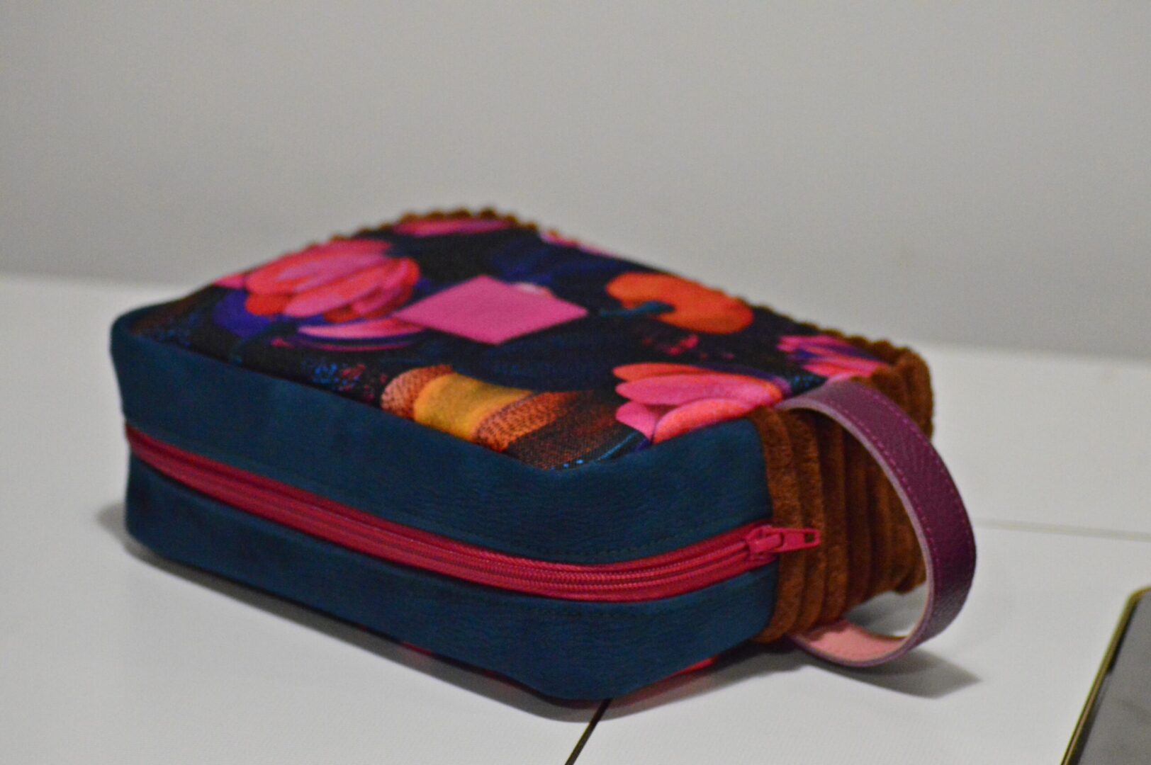 Kosmetyczka Kwiaty - obrazek 4